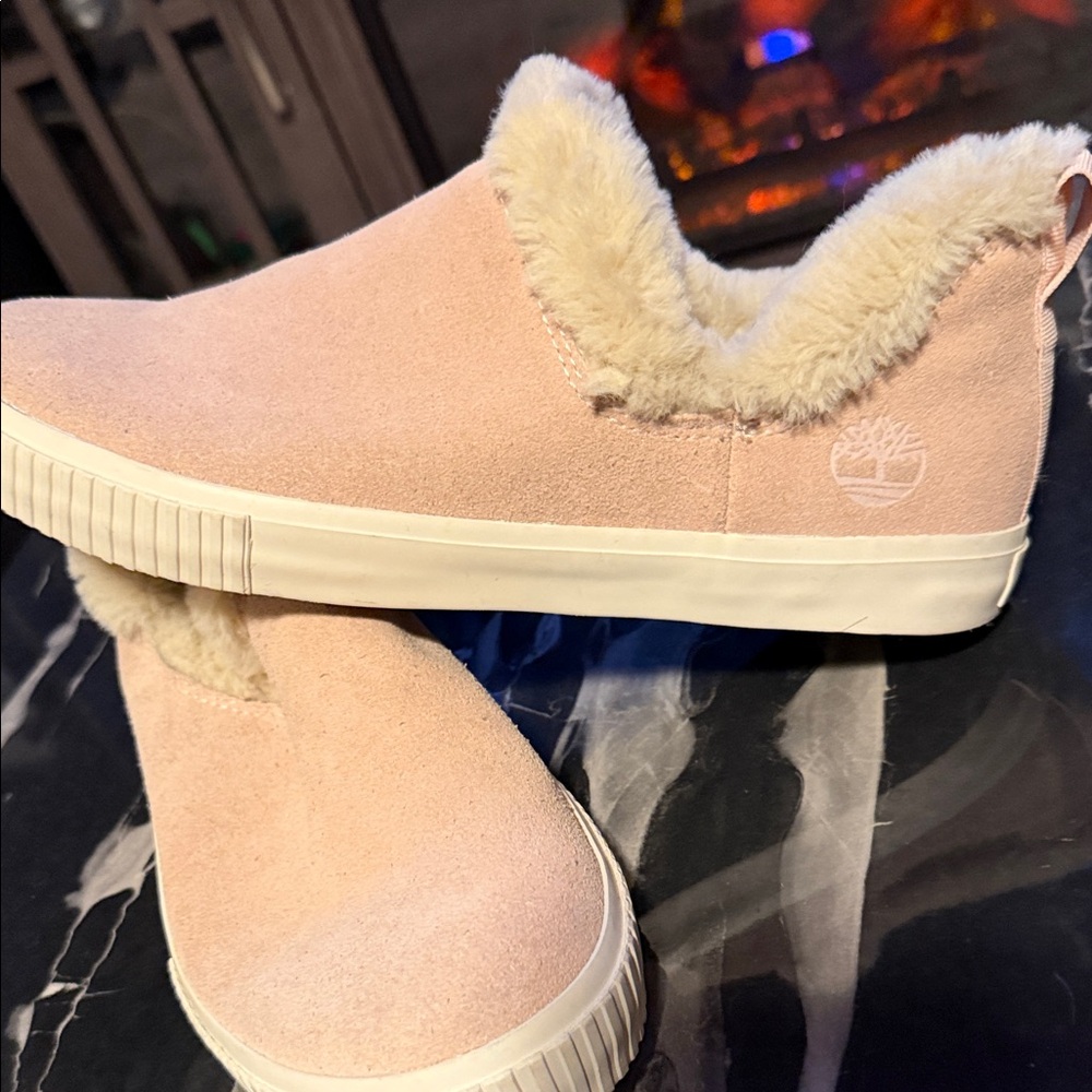 Timberland Pink Ankle Boots with Fur Lining - Picture 2 of 4